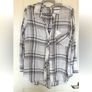 Size S Bella Dahl Soft Plaid White Black Gray Shirttail Button Down Shirt.